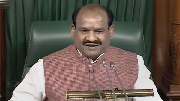 लोकसभा स्पीकर ओम बिरला की सांसदों को फटकार, बोले- बात करनी है,तो बाहर जाएं