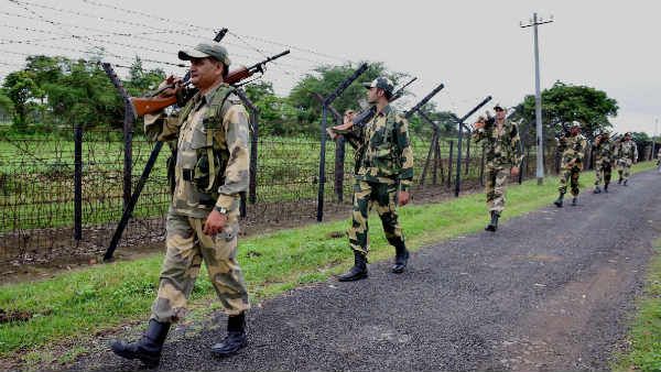 पश्चिम बंगाल में बांग्‍लादेशी तस्‍करों ने की घुसपैठ की नाकाम कोशिश, BSF कॉन्‍स्‍टेबल घायल