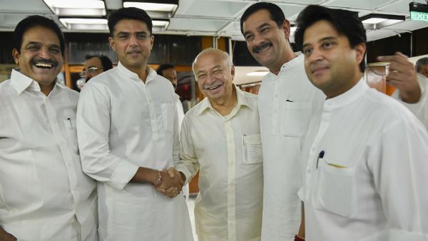 कांग्रेस की अध्यक्षता के लिए यूथ और सीनियर ब्रिगेड में दंगल, कौन मारेगा बाजी?