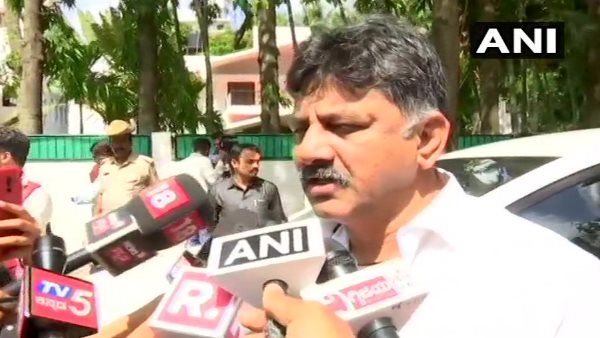 कर्नाटक: डीके शिवकुमार का दावा, येदियुरप्पा ने निर्दलीय विधायक को किया हाईजैक