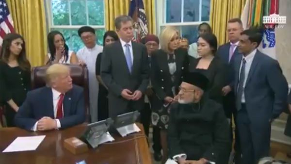 Video: रोहिंग्‍या मुसलमान ने मांगी मदद तो डोनाल्‍ड ट्रंप ने पूछा, 'आखिर बांग्‍लादेश है कहां'