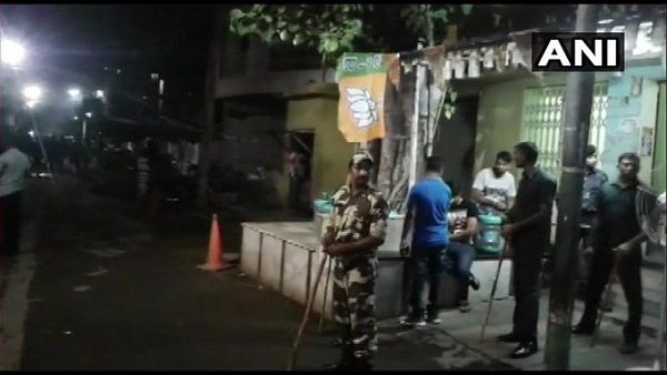 पश्चिम बंगाल: बीजेपी सांसद अर्जुन सिंह के घर पर फेंके गए बम, चली 7 राउंड गोलियां