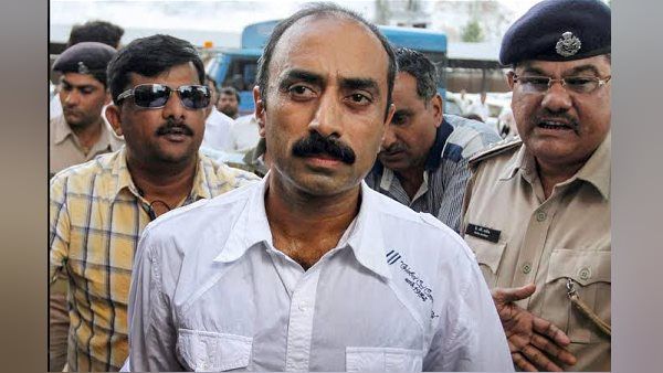 उम्रकैद की सजा से राहत पाने के लिए बर्खास्त संजीव भट्ट ने खटखटाया गुजरात हाईकोर्ट का दरवाजा