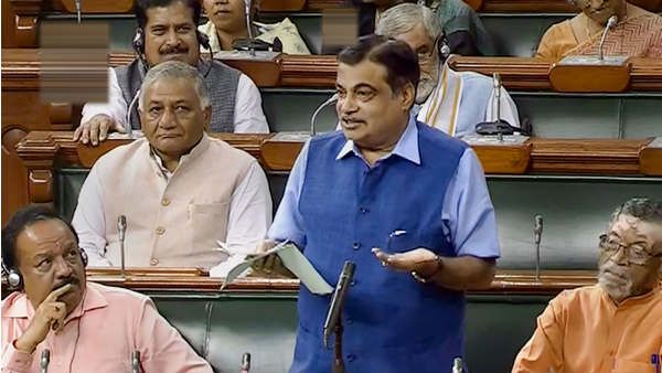 अच्छी सर्विस चाहिए तो खर्च करना पड़ेगा, सरकार के पास पैसे नहीं हैं- गडकरी की दो टूक