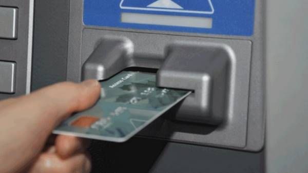 अगर इन 3 बैंकों में है खाता तो ATM से अनलिमिटेड बार निकाल सकते हैं कैश