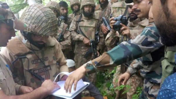 इंडियन आर्मी ने पेश की मिसाल, PoK से बहकर आए सात साल के बच्‍चे का शव पाक आर्मी को सौंपा