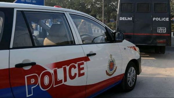 करवाचौथ के दिन पत्नी से मिलने आए पति ने किया पुलिस के सामने सरेंडर, अपनी ही मौसी की गोली मार की थी हत्या