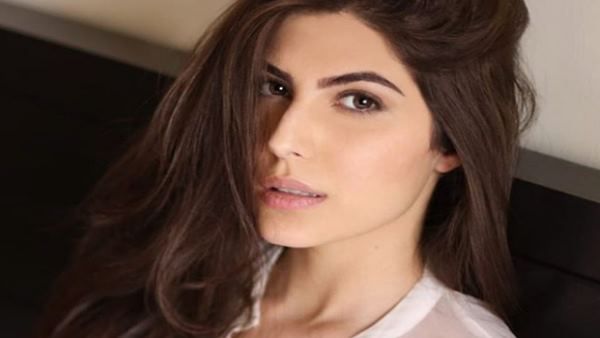 'सेक्रेड गेम्स' की 'जोया मिर्जा' को शिकागो एयरपोर्ट पर रोका गया, बोलीं- ट्रंप के आदेश के चलते...