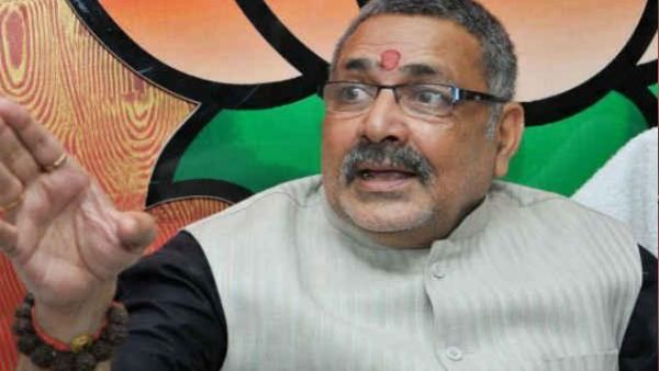 गिरिराज बोले- बाढ़ पीड़ितों को देखकर आत्महत्या का मन करता है, जदयू ने कहा- रोका किसने है