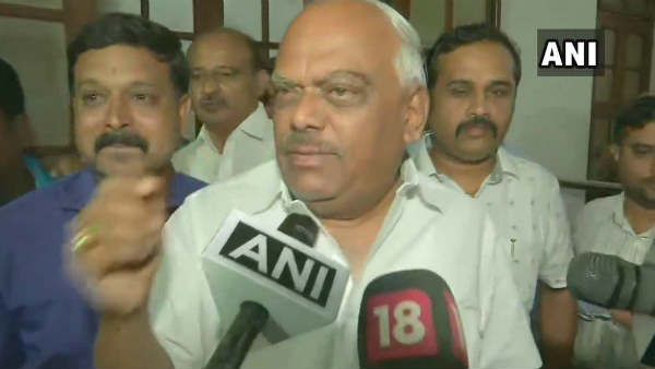 कर्नाटक संकट: MLAs से मिलने की मोहलत बढ़ाने की मांग लेकर SC पहुंचे स्पीकर