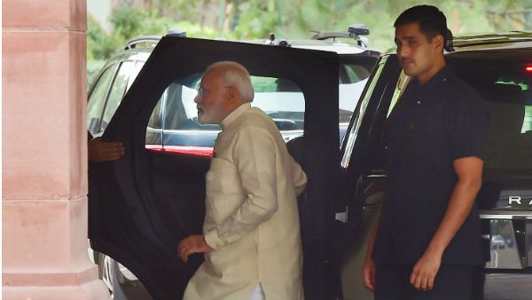 गरीब सवर्णों को 10 फीसदी आरक्षण के बाद अब उम्र सीमा में भी छूट देने की तैयारी