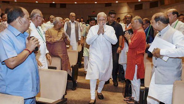 मोदी 2.0 के 50 दिन: अगले 5 साल में बड़े बदलाव के संकेत