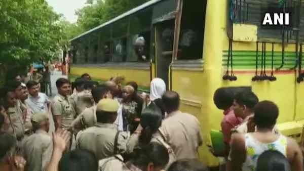 10 अफ्रीकी नागरिक नोएडा पुलिस को चकमा देकर भागे, अवैध रूप से रहने के आरोप में पकड़े गए थे
