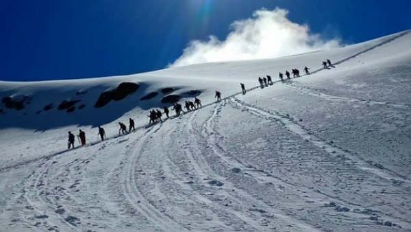 हिमाचल: श्रीखंड महादेव की यात्रा के दौरान ऑक्‍सीजन की कमी से तीन तीर्थयात्रियों की मौत