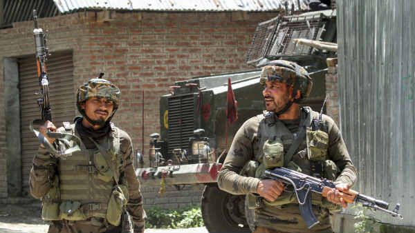 बुरहान वानी की बरसी पर पुलवामा में बड़े आतंकी हमले की साजिश, सुरक्षाबल चौकन्‍ने