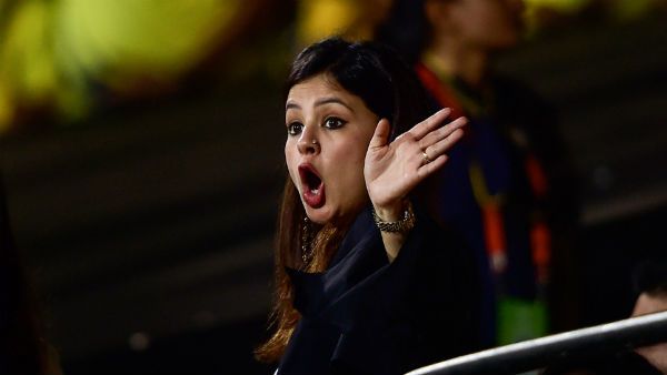 आम्रपाली ग्रुप के फर्जीवाड़े में आया महेंद्र सिंह धोनी की पत्नी साक्षी का नाम, कंपनी में 25 फीसदी शेयर उनके पास