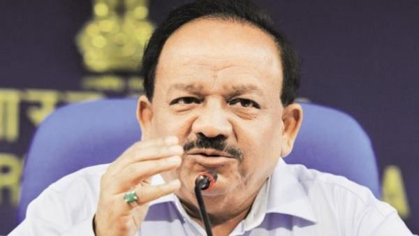 दिल्ली में डेंगू, चिकनगुनिया से निपटने के लिए स्वास्थ्य मंत्री हर्षवर्धन की बैठक, दिए अहम निर्देश