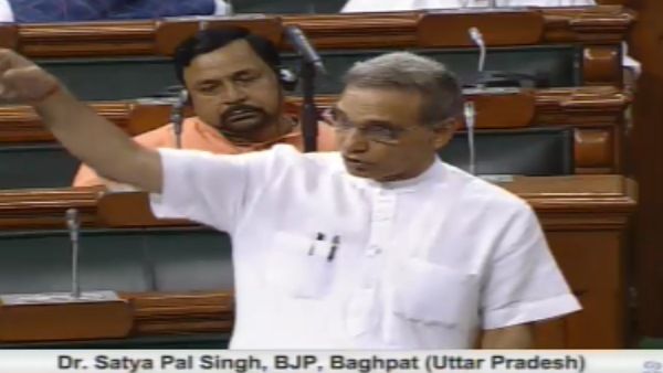 डार्विन के सिद्धांत को नकारने वाले पीएम मोदी के पूर्व मंत्री बोले, हम ऋषियों के वंशज