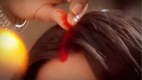 गेस्‍ट हाउस के रूम में खून से भरी गर्लफ्रेंड की मांग, खींची सेल्फी और मार डाला, किया सुसाइड