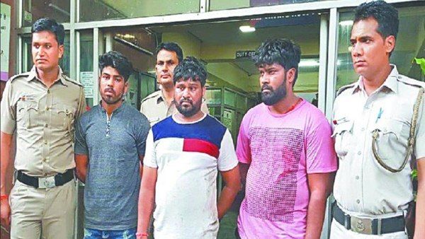 इलेक्ट्रिक टॉर्च से करंट का झटका देकर लूटता था ठक-ठक गैंग, भगवान को भी देते थे हिस्‍सा