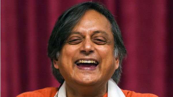 कांग्रेस सांसद शशि थरूर ने भी 'भगवा' रंग को भारतीय गौरव का प्रतीक बताया