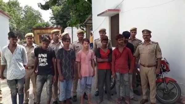 बहराइच: पकड़ी गई मोबाइल चोरी करने वाली गैंग, शातिर चोरों के पास मिले लाखों के फोन और बाइक