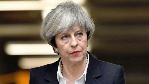 ब्रिटिश पीएम थेरेसा मे ने महारानी एलिजाबेथ द्वितीय को सौंपा इस्तीफा