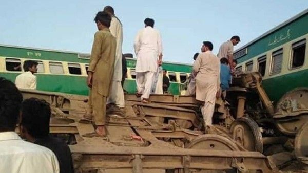 पाकिस्तान में भीषण रेल हादसा, 16 लोगों की मौत , 80 से अधिक घायल