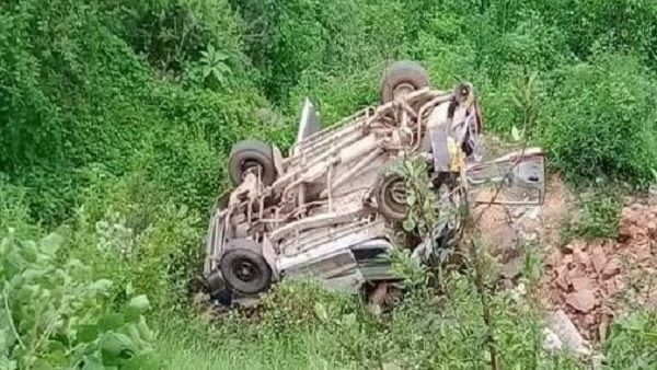 उत्तराखंड: टिहरी गढ़वाल में खाई में गिरी स्कूल बस, 9 बच्चों की मौत