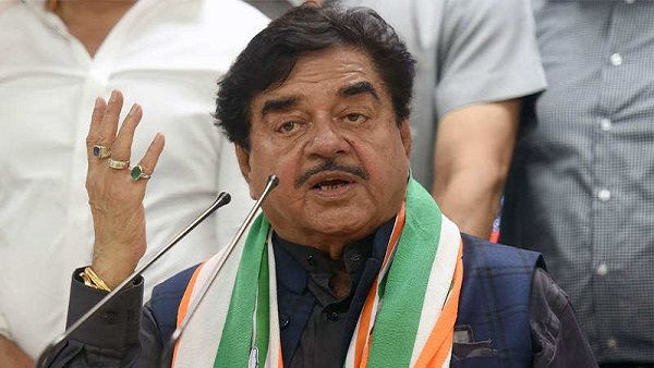 महाराष्ट्र की राजनीति पर शत्रुघ्न सिन्हा ने किया ट्वीट- 'लालच की राजनीति ने.....'