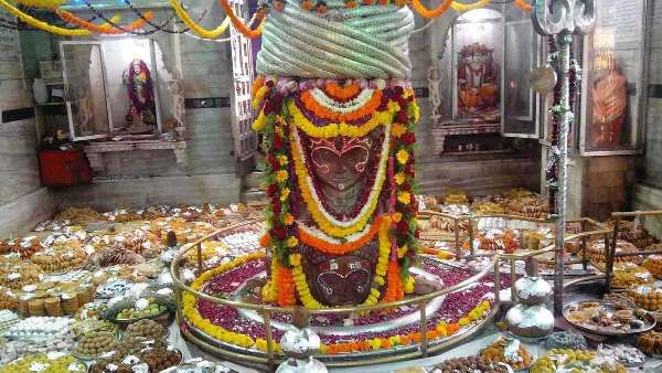 देश का ऐसा पहला मंदिर जिसके भंडारे में भोजन करने वालों को दिखाना पड़ता है आधार कार्ड