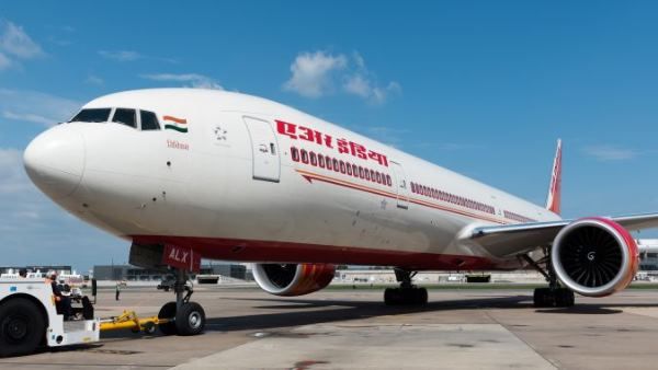 कपल को एयर इंडिया फ्लाइट में परोसा नॉन-वेज, अब भरना पड़ेगा 40 हजार का जुर्माना