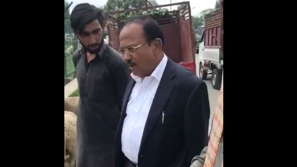 Video: जब अनंतनाग पहुंचे NSA अजित डोवाल और पूछा भेड़ कितने की है