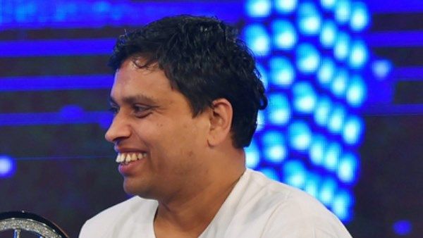 आचार्य बालकृष्ण की सोशल मीडिया पर गांजा पीने की अफवाह, आपस में भिड़े Twitter यूजर्स