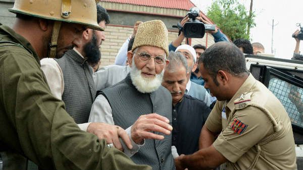 J&K: जब सब कुछ बंद था तब भी अलगाववादी गिलानी कैसे करता रहा ट्वीट?