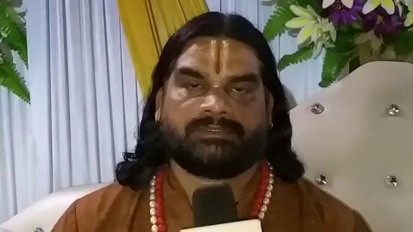 मध्य प्रदेश: कांग्रेस के लिए प्रचार करने वाले देवमुरारी बापू ने दी धमकी- सीएम आवास के सामने करूंगा आत्मदाह