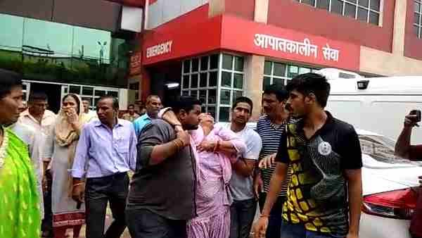 पूर्व क्रिकेटर प्रवीण कुमार के ससुर की मकान की छत से गिरकर मौत, जांच में जुटी पुलिस