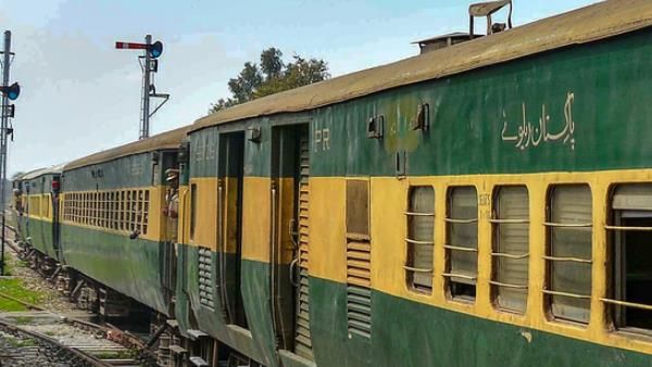 कश्मीर मुद्दे पर बौखलाए पाकिस्तान ने स्थायी रूप से रोकी समझौता एक्सप्रेस