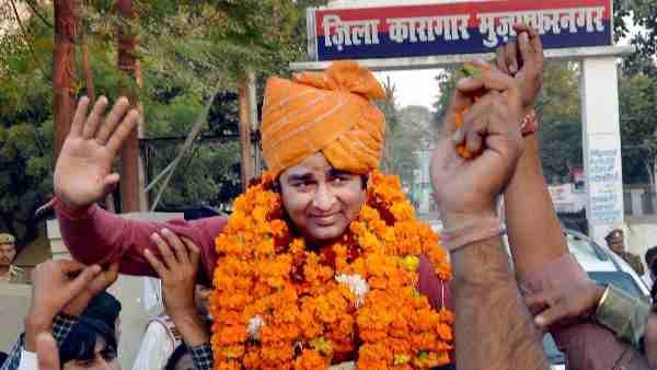 संगीत सोम पर दर्ज मामले वापस लेने की तैयारी शुरू, योगी सरकार ने मांगी रिपोर्ट