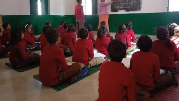 यूपी के प्राथमिक स्कूलों में कौन होगा सहायक टीचर 'बीएड' या 'बीटीसी'? अब हाईकोर्ट करेगा फैसला
