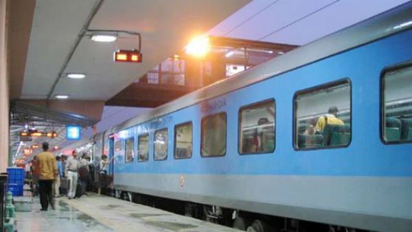 अब शताब्दी, गतिमान, तेजस एक्स्प्रेस के टिकट में मिलेगी भारी छूट