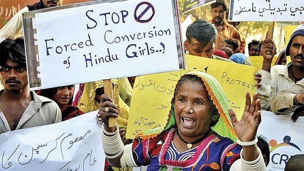 पाकिस्तान में अब 10 साल की हिंदू लड़की को किया अगवा, जबरन कराया निकाह