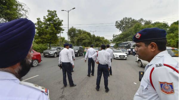 MV act: जब बाइक वाले का कटा सीट बेल्ट नहीं बांधने का चालान, जानिए फिर क्या हुआ