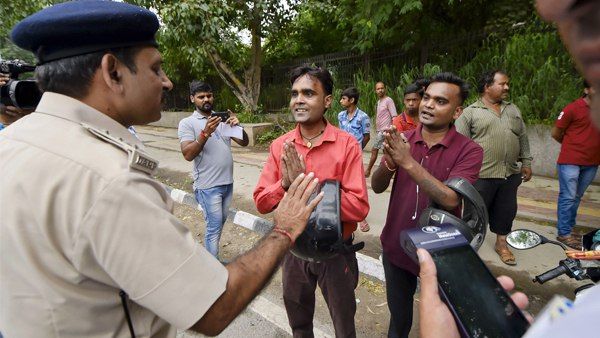 भारी भरकम चालान से बचा सकता है स्‍मार्टफोन का 'स्‍मार्ट' इस्‍तेमाल, जानिए कैसे