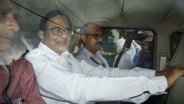 आईएनएक्स मीडिया केसः पूर्व नौकरशाहों ने पीएम मोदी को लिखा पत्र, कहा- रिटायर्ड ऑफिसरों पर केस दर्ज करने से परिणाम गंभीर होगा