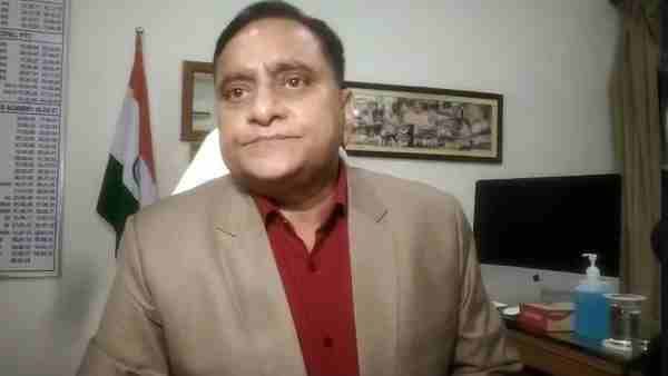 चिन्मयानंद केस: 5 करोड़ की रंगदारी मामले में 3 की गिरफ्तारी, न्यायिक हिरासत में भेजे गए स्वामी