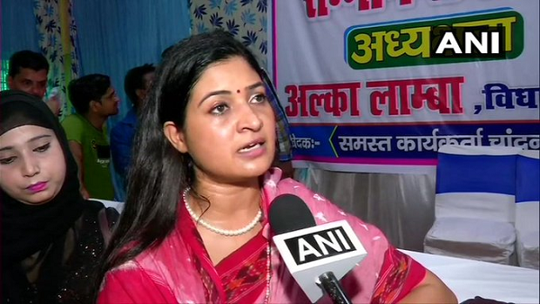 अग्निपथ के खिलाफ कांग्रेस नेता अलका लांबा का प्रदर्शन, दिल्ली पुलिस पर गर्दन मरोड़ने का लगाया गंभीर आरोप