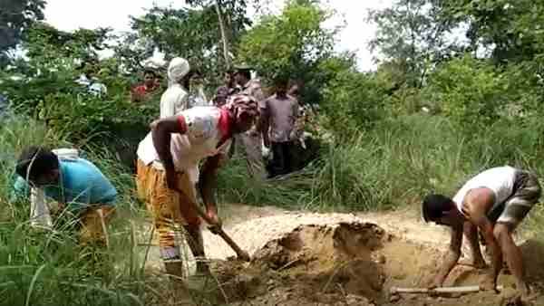 फर्रुखाबाद में 6 महीने बाद कब्र से निकाल गया शव, जानिए मामला