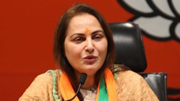 जयप्रदा का मुलायम पर तंज, भीख मांगकर यूनिवर्सिटी नहीं सिर्फ छोटे कमरे बनते हैं