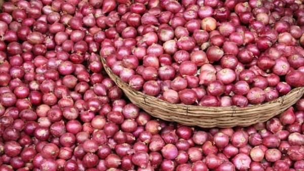 देश भर के लोगों को रुला रही प्‍याज, जानिए कब कम होगा दाम